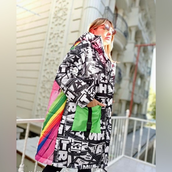 New NWT Winter zippered jacket with hood and embellished woman face size L - Picture 14 of 15